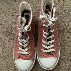 Size 4 velvet converse